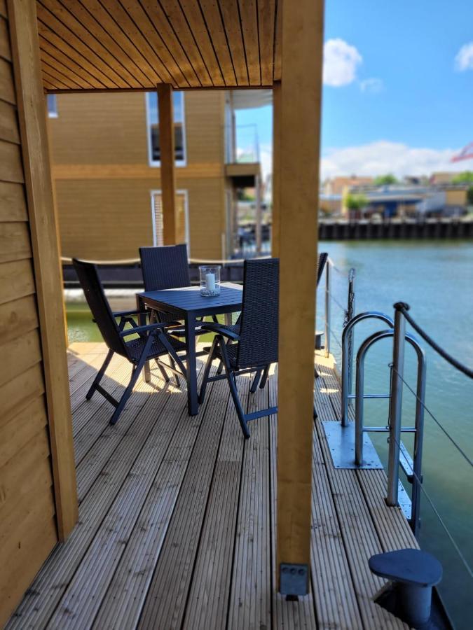 فندق 4 Sterne Dtv Floating House كروزلين المظهر الخارجي الصورة