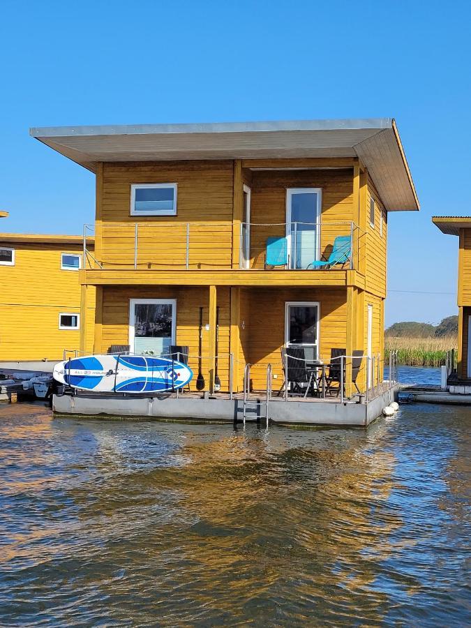 فندق 4 Sterne Dtv Floating House كروزلين المظهر الخارجي الصورة